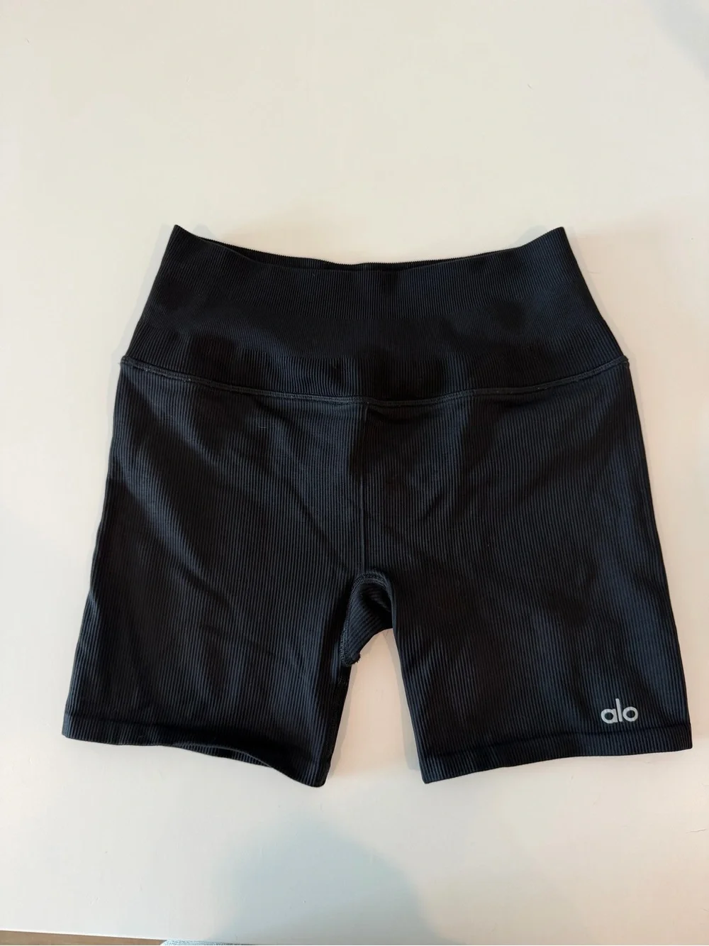 ALO 5” seamless ribbed favorite short - black small